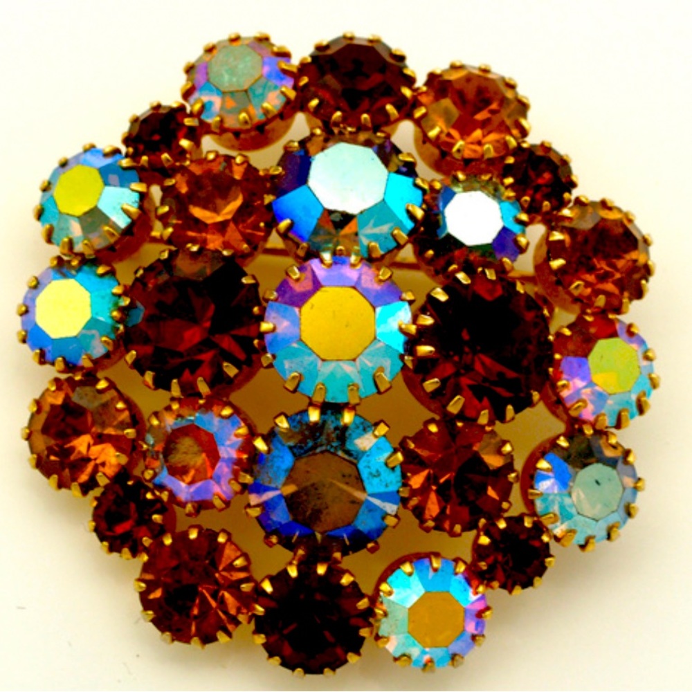 Karu 50s Brooch